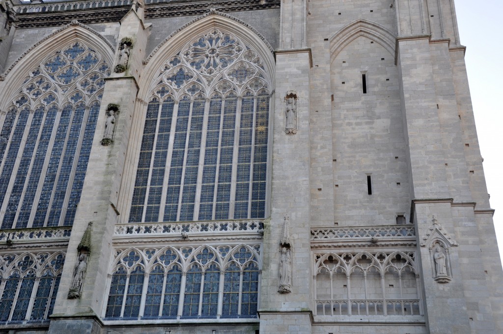 La façade ouest de la cathédrale Saint-Julien