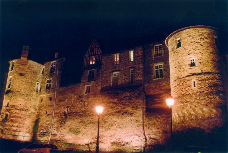 Photo des remparts du Vieux–Mans lors d'une Nocturne aux bougies